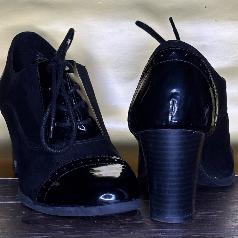 Dexflex Comfort Black Lace-Up Heels